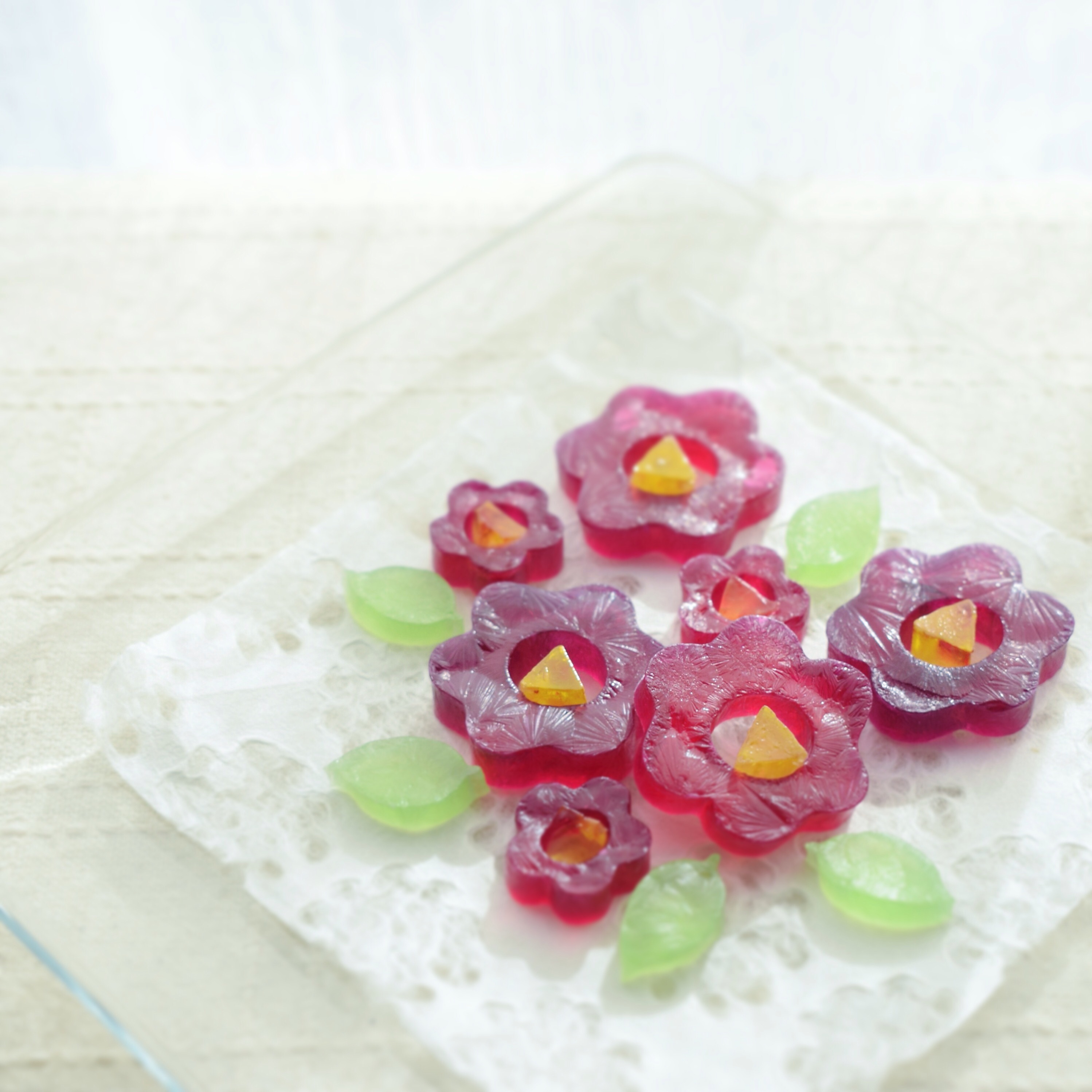 赤紫蘇ジュースの琥珀糖 Kohaku jelly-candy of Camellia