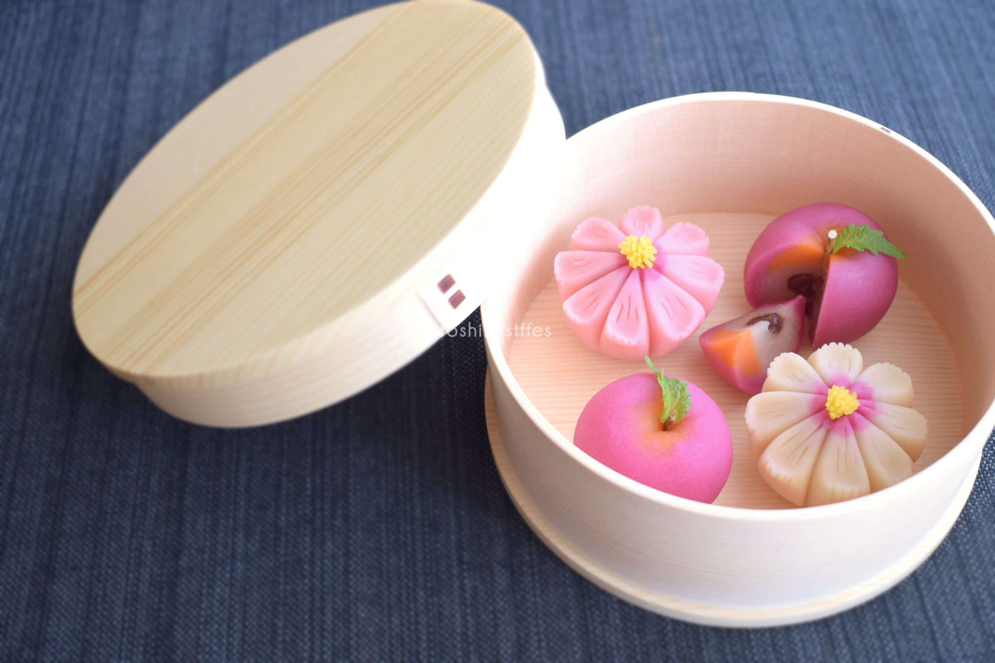 日本クラブ　秋桜　姫林檎　練り切り