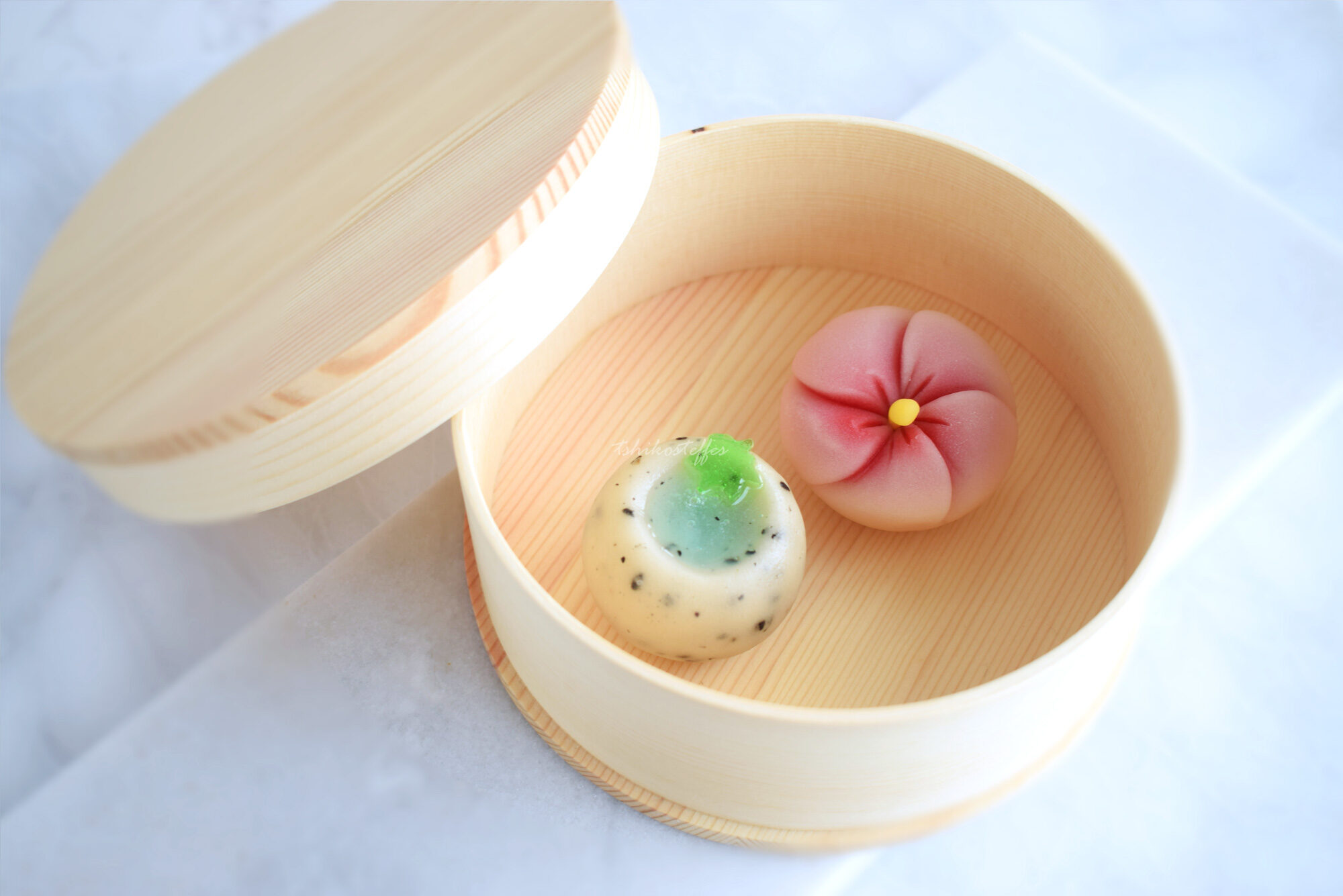 手水鉢　芙蓉　練り切り