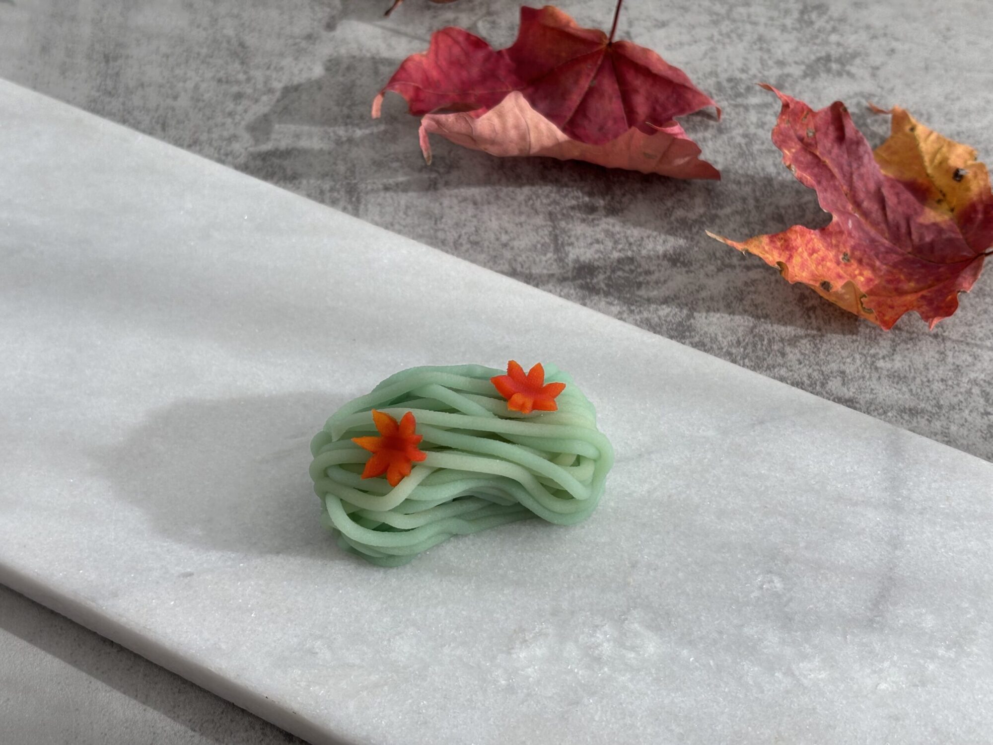 竜田川　練り切り　Tatsutagawa (which depicts autumn leaves floating on the Tatsuta River in Nara Prefecture)　Nerikiri